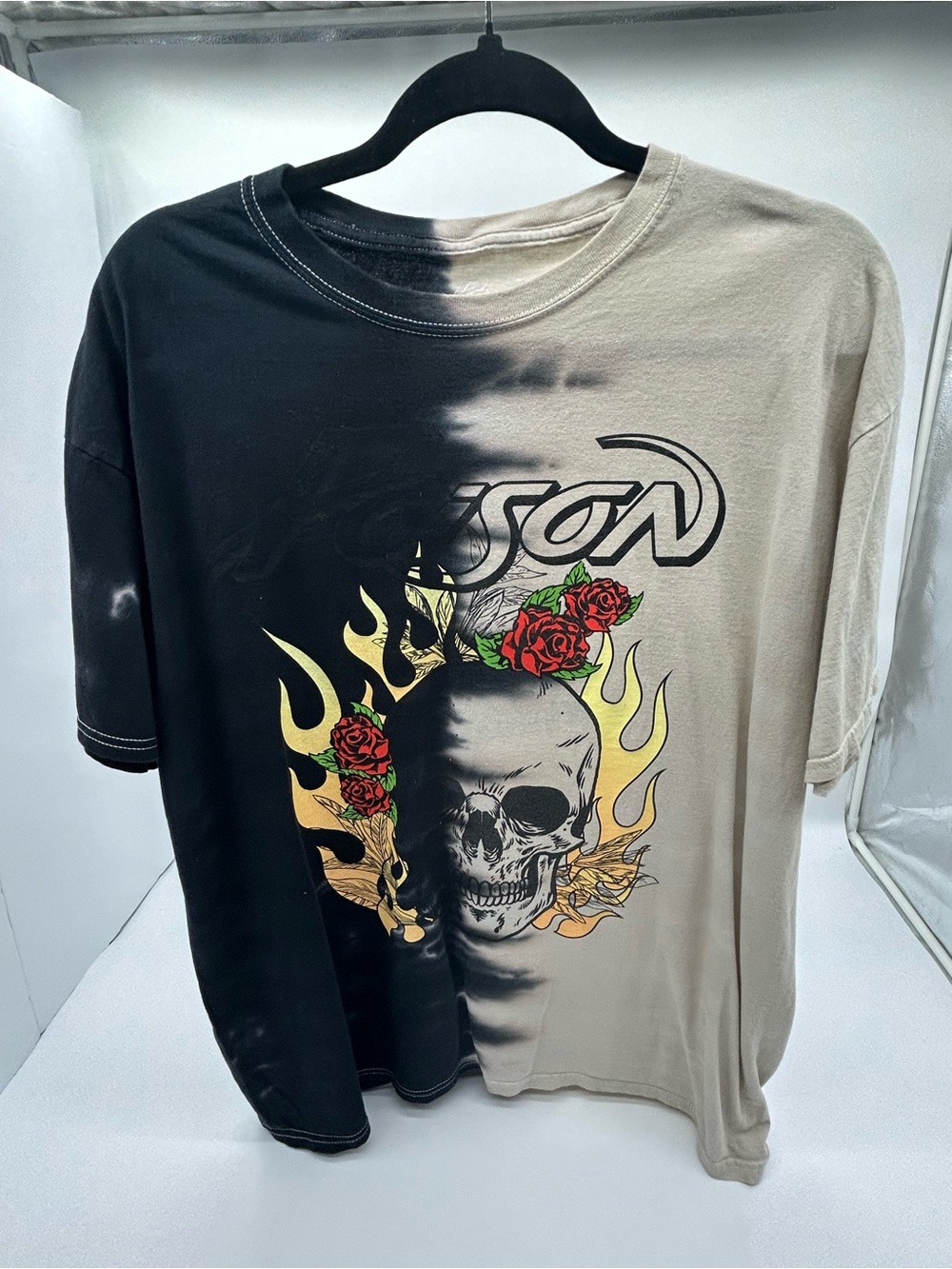 Poison T-shirt Women’s Med Skull Roses Flames Hard Rock Black Tan Band Tee 80’s